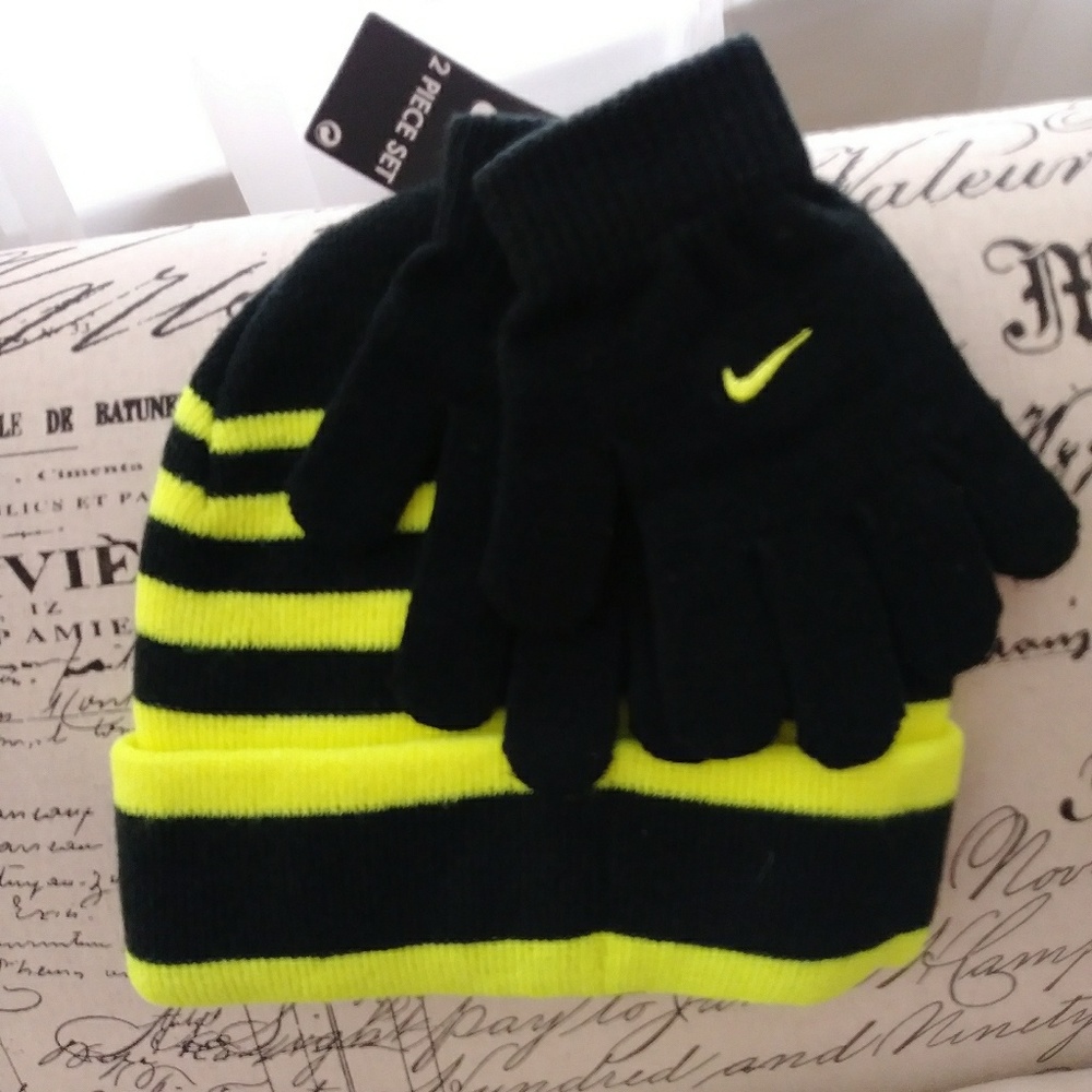 Kids Nike Beanie Hat and Gloves